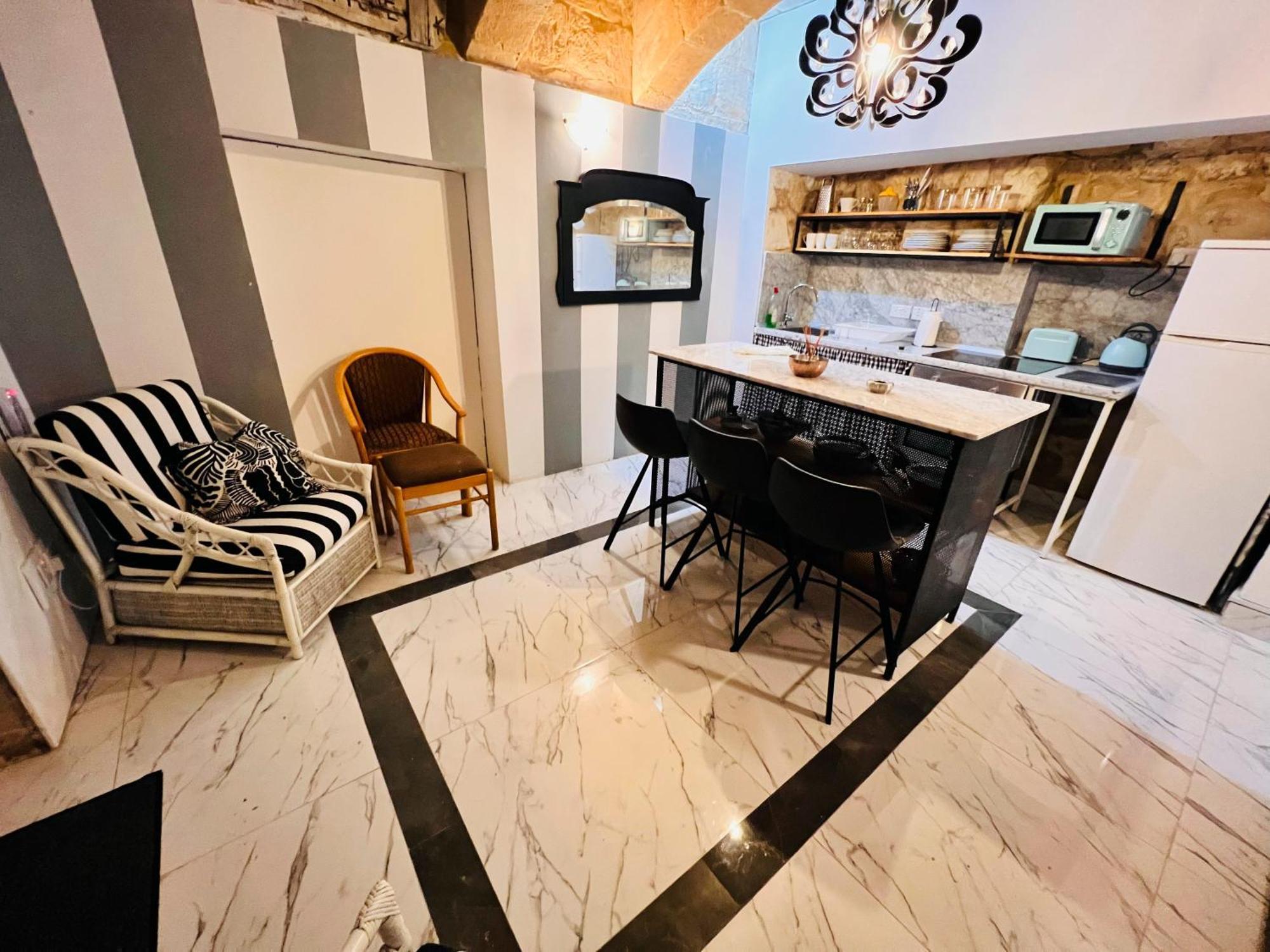 Appartement Charming Townhouse Prime Area La Valette Extérieur photo